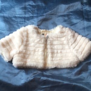 H&M Ivory Faux Fur Winter Little Girl Shrug size 3-4 years EUC